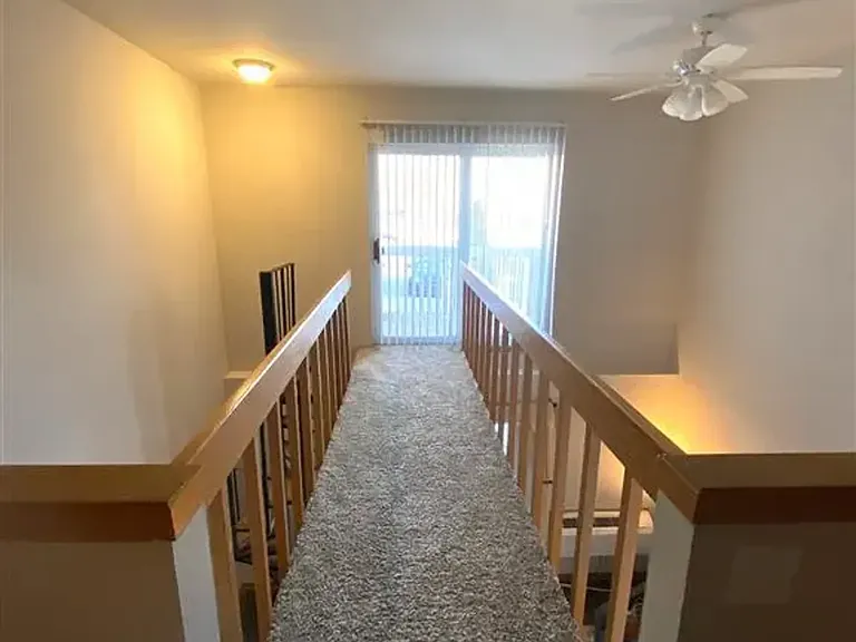 Summit Hill Apartments — Photo 15