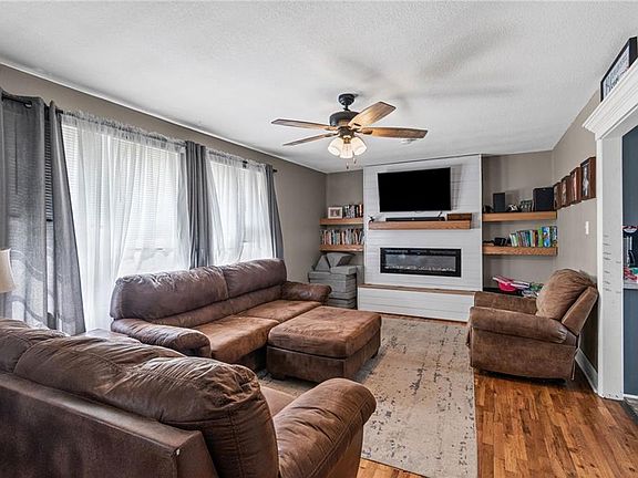 5th image of 204 1st St
