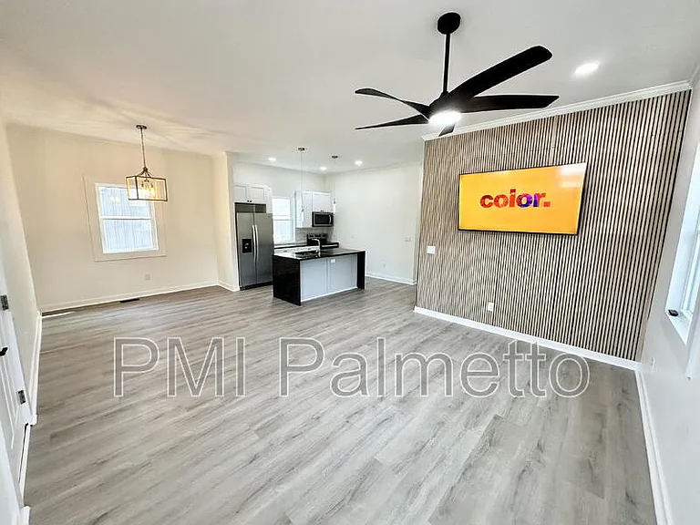 1121 Zeigler St #A — Photo 3
