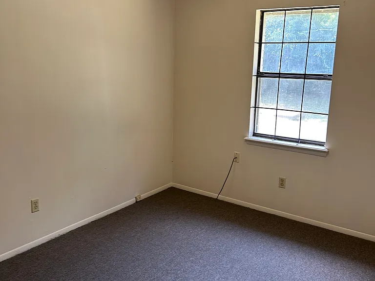 2822 Grinnell Ave — Photo 6