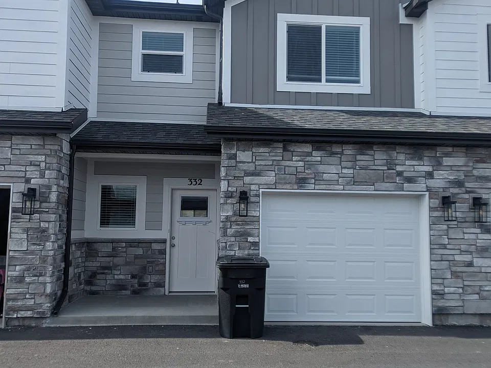 134 W 425 N #1