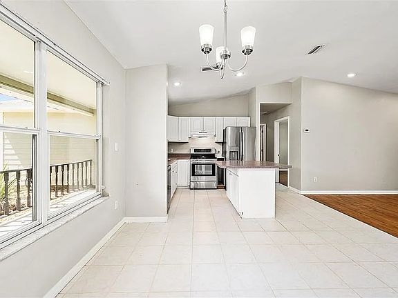4th image of 11017 NW 61st Ter