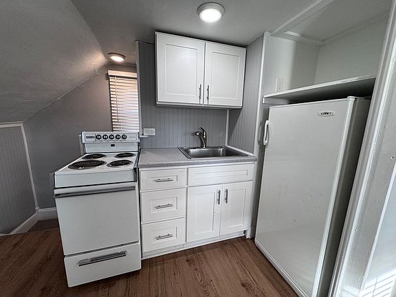 3rd image of 202 N 5th St #963b6c47c