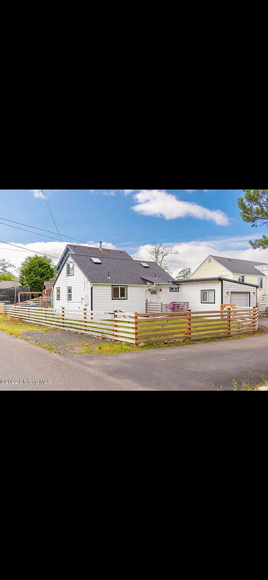 1386 Avenue U photo 1