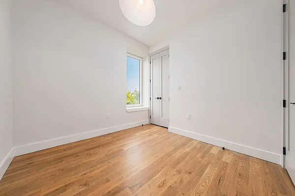 Rented by Space Link Realty | media 12