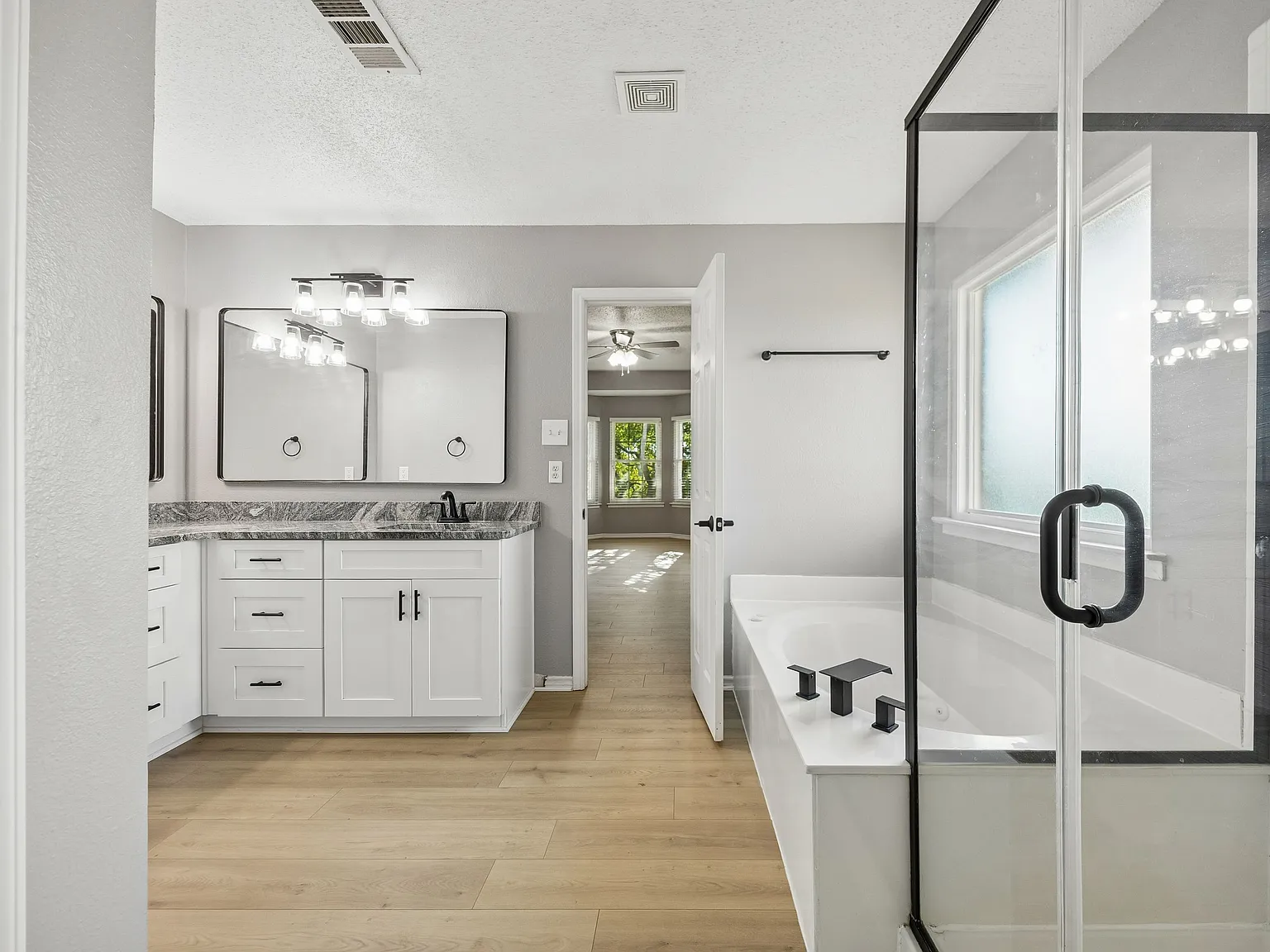 5 bed, 2.5 bath, 3340 sqft, $3,000 — Photo 3