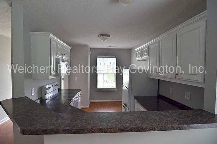 1st image of 1611 Horseshoe Dr APT B