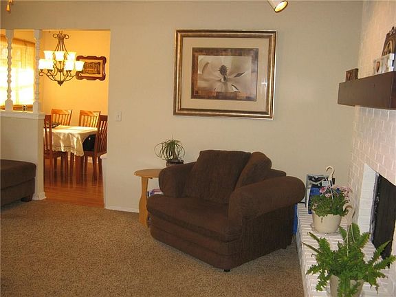 5th image of 501 N Fordson Dr