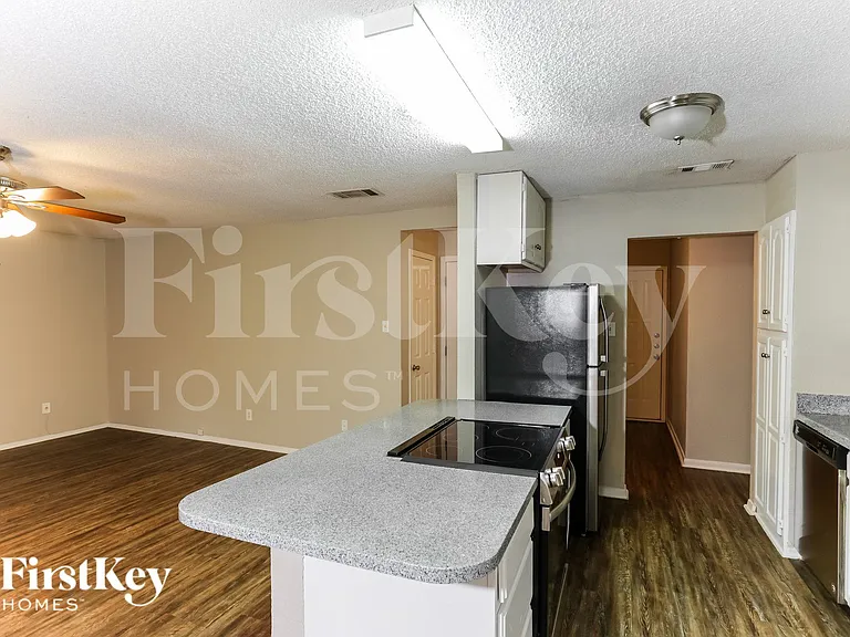 604 Circleview Dr — Photo 6