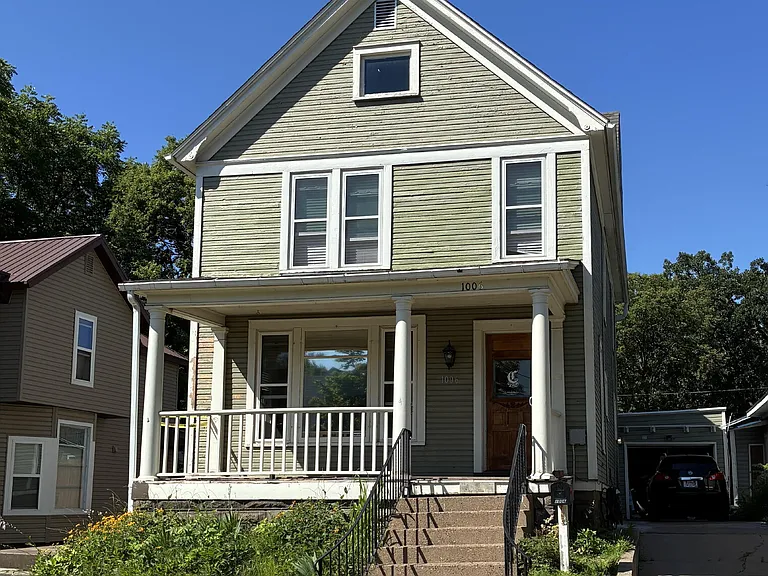 1006 Graham Ave — Photo 1
