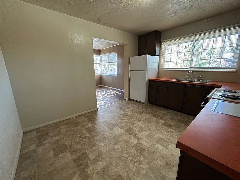 Halliday 654 E. — Photo 16
