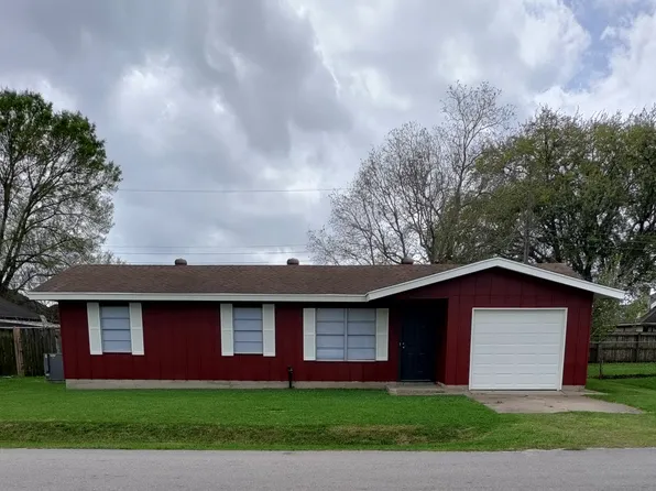 216 S 5th St, Nederland, TX 77627