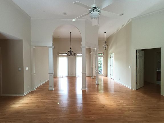 3rd image of 11 Creigmont Ct