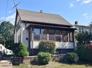 7 Glen Rd, Cranston, RI 02920