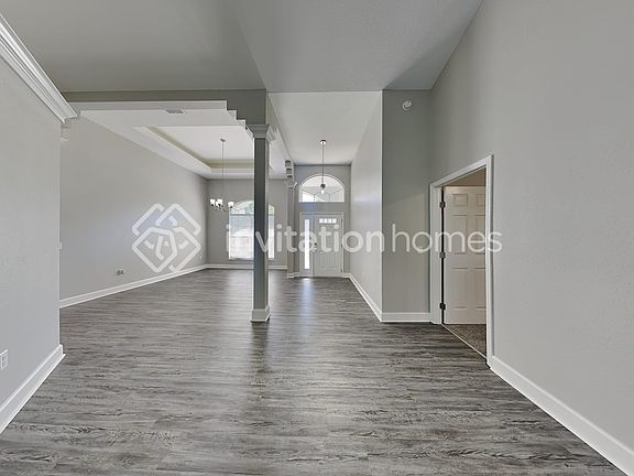 3rd image of 3690 Emerald Ln