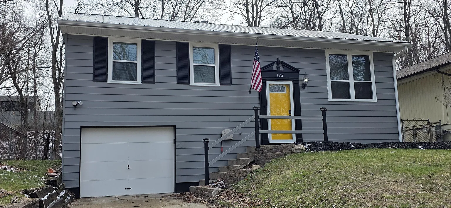 122 Memorial Dr photo 1