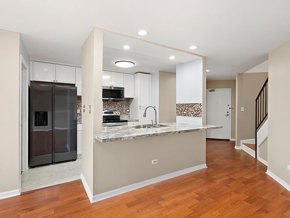 3rd image of 1760 Eastwood Ct APT 8