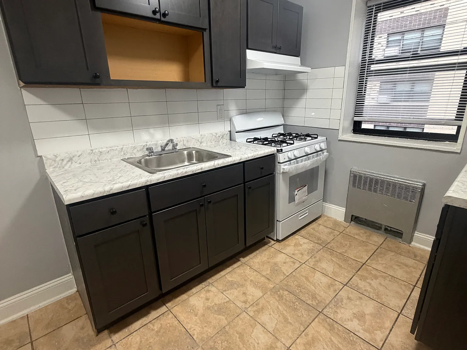 2 bed, 1.5 bath, 900 sqft, $1,865 — Photo 2