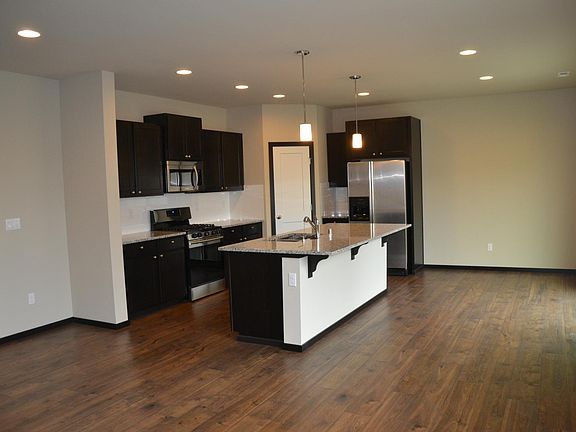 Kitchen / Dining Area