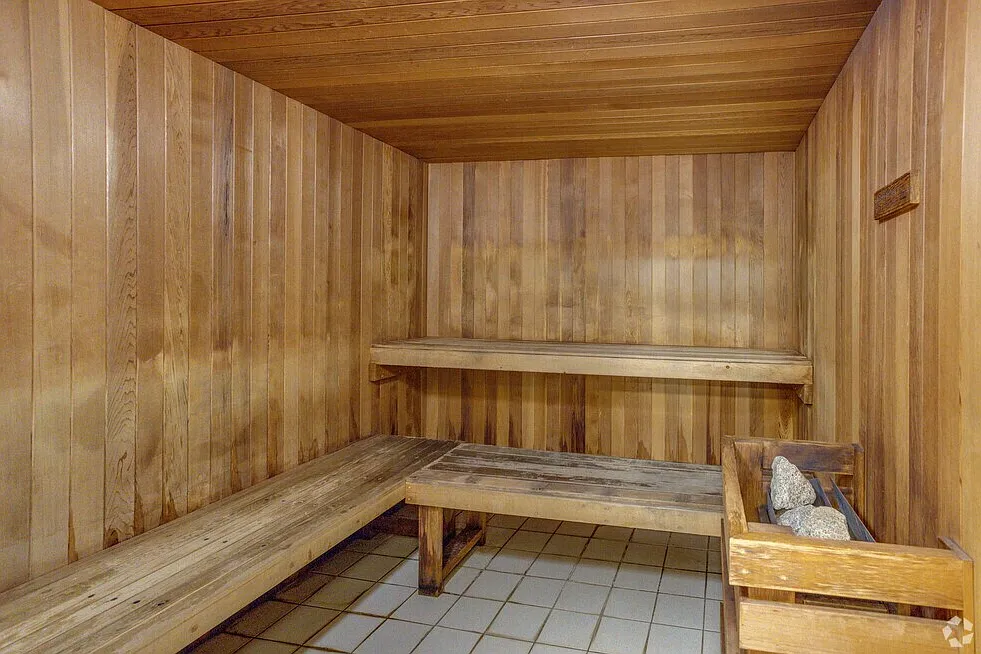 Studio, 466 sqft, $1,915 — Photo 3