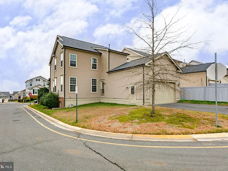 930 Forsythia Ln — Photo 56