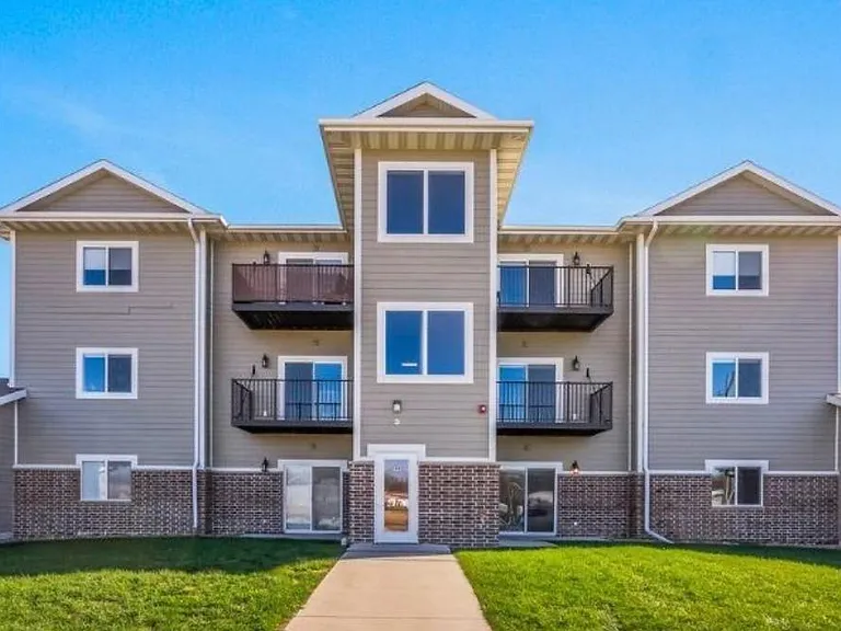 Meadowbrook Condos Hudson — Photo 2