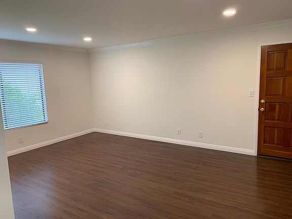 2nd image of 226 E Elmwood Ave APT M