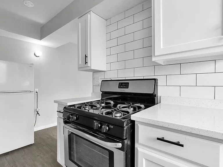 61 N 21st St #J — Photo 12