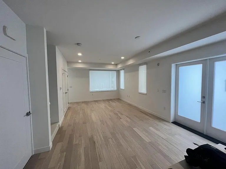4138 Columbia St — Photo 3