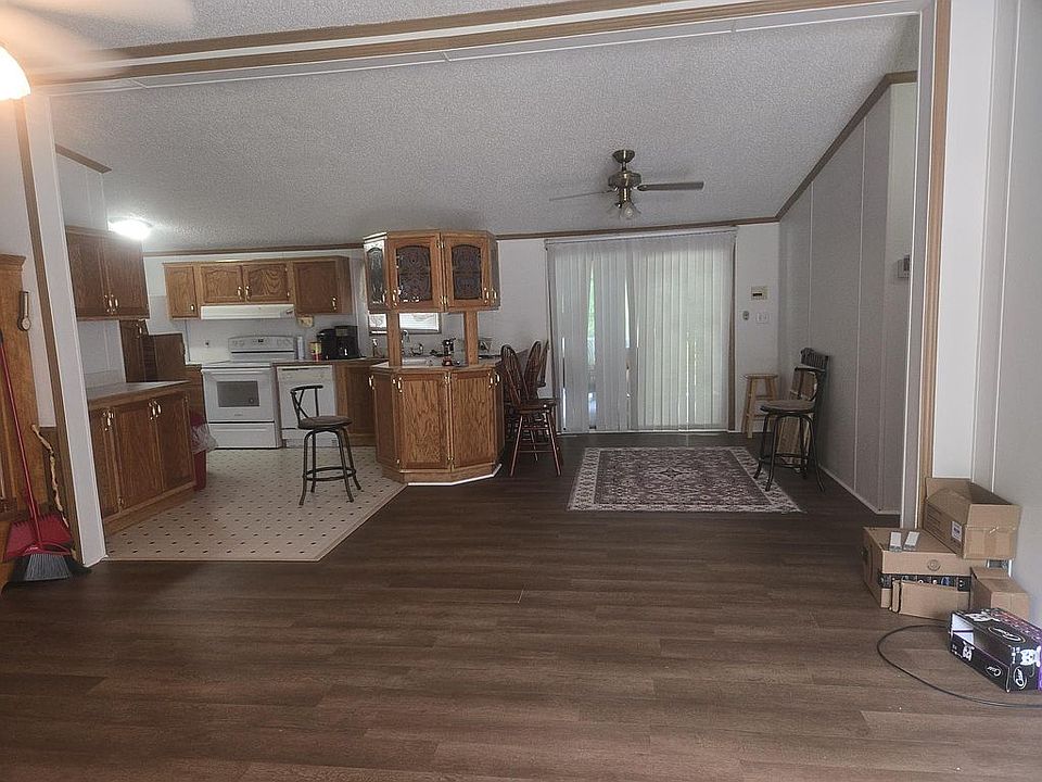 Front Door Entry / Family Rm