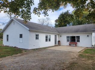 10270 N Reynolds Ln, Mount Vernon, IL 62864