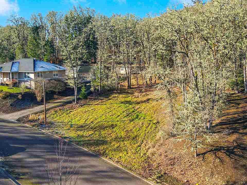 1st image of 500 Melvill Cres