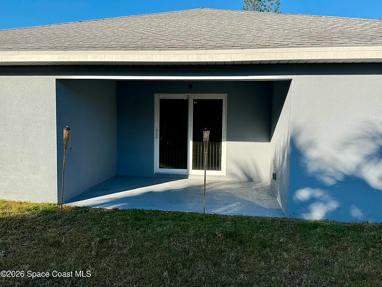 549 NE Como Ave — Photo 12