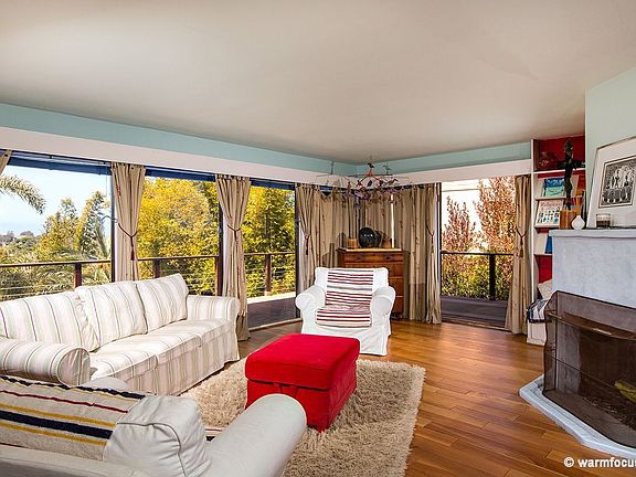 1st floor entry and sitting area