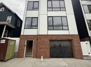 39 S 7th St, Newark, NJ 07107