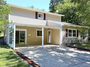 9049 Andromeda Dr, Burke, VA 22015