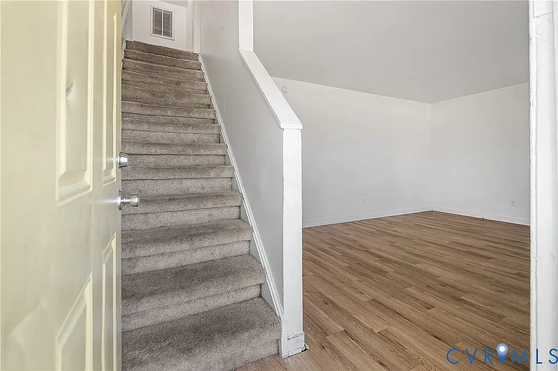 4 bed, 1296 sqft, $2,095 — Photo 2
