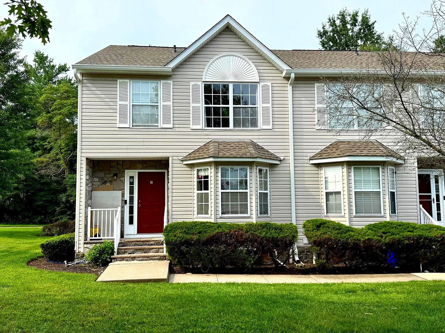 3 bed, 2.5 bath, 1580 sqft, $3,200 — Photo 1
