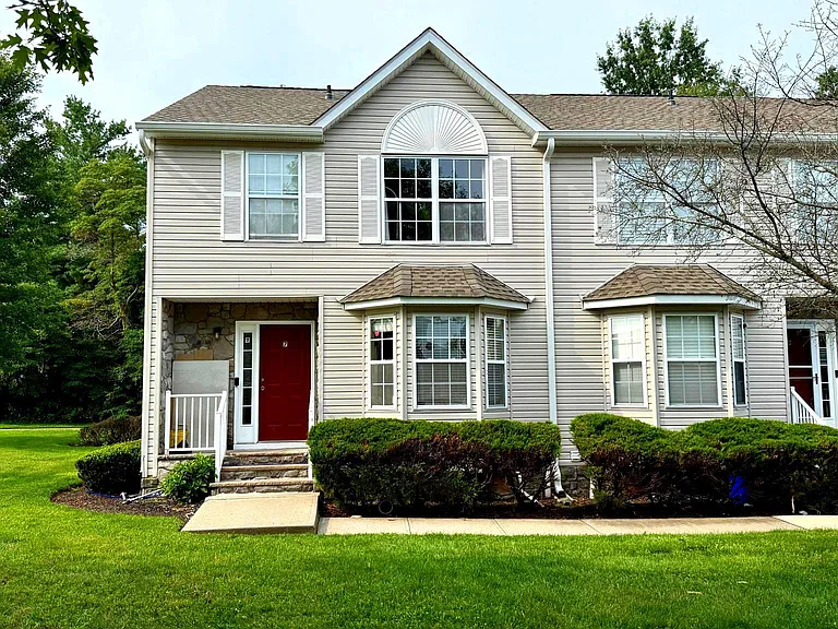 7 Jill Ct — Photo 1