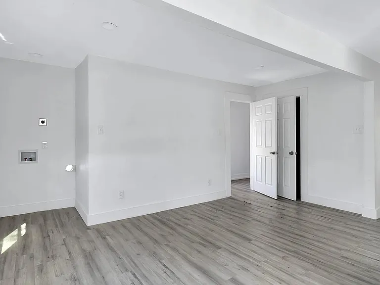2735 Stuart Dr — Photo 26