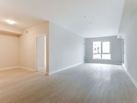4th image of 150 Oak Park Blvd