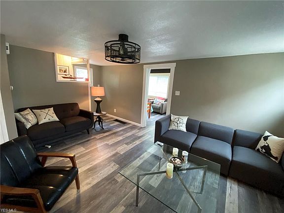 5th image of 5119 N Geneva Dr