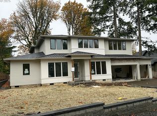 2560 Glen Eagles Pl, Lake Oswego, OR 97034