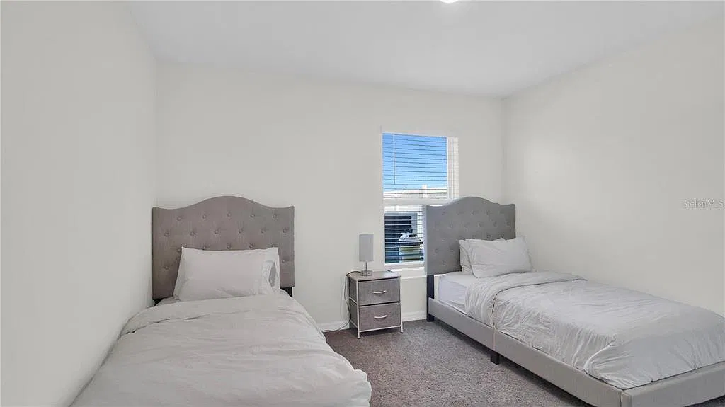 5 bed, 3.0 bath, 2674 sqft, $3,200 — Photo 4
