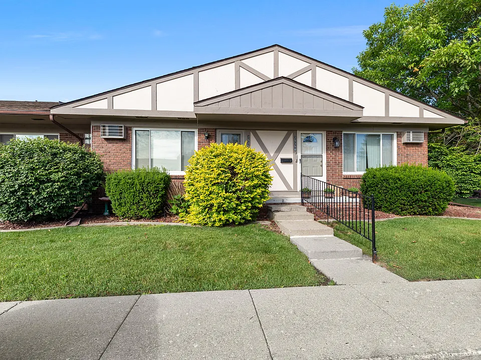 25352 Potomac Dr #7