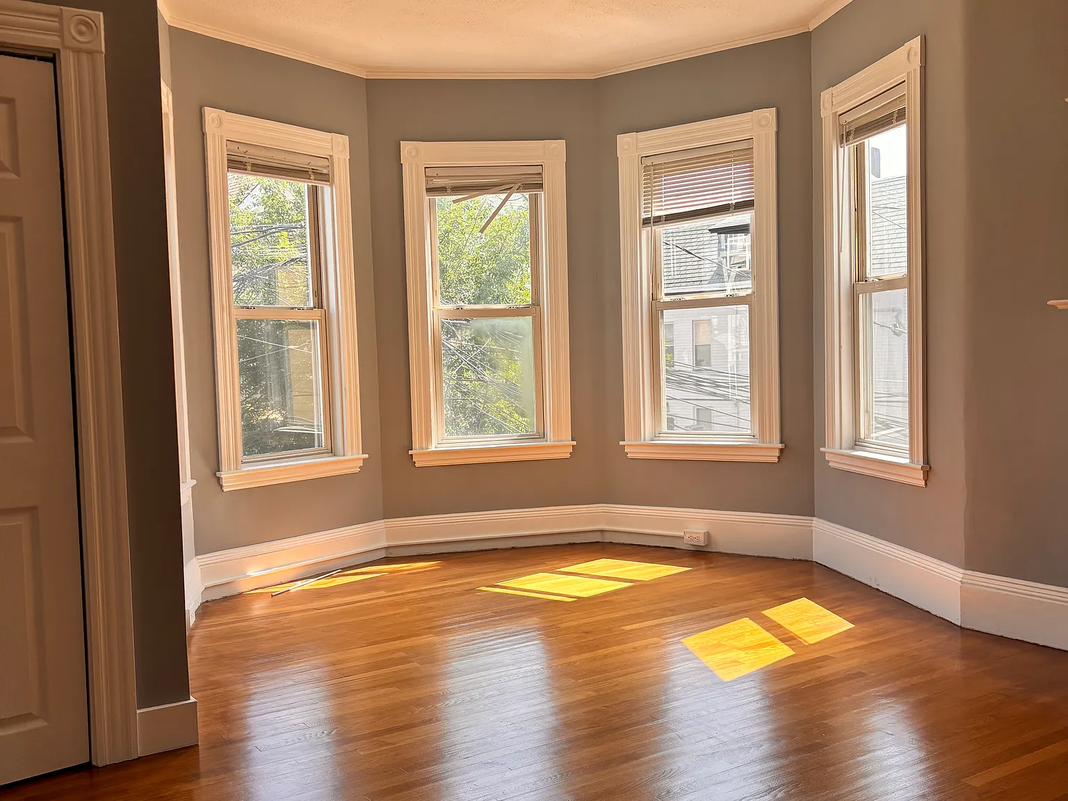 4 bed, 1908 sqft, $4,250 — Photo 3