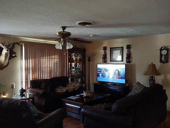 2nd image of 302 Seagraves St