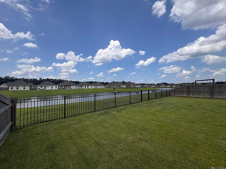 11579 Water View Ave — Photo 17