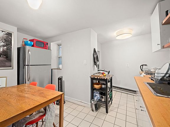 2nd image of 42 Clermont Ave