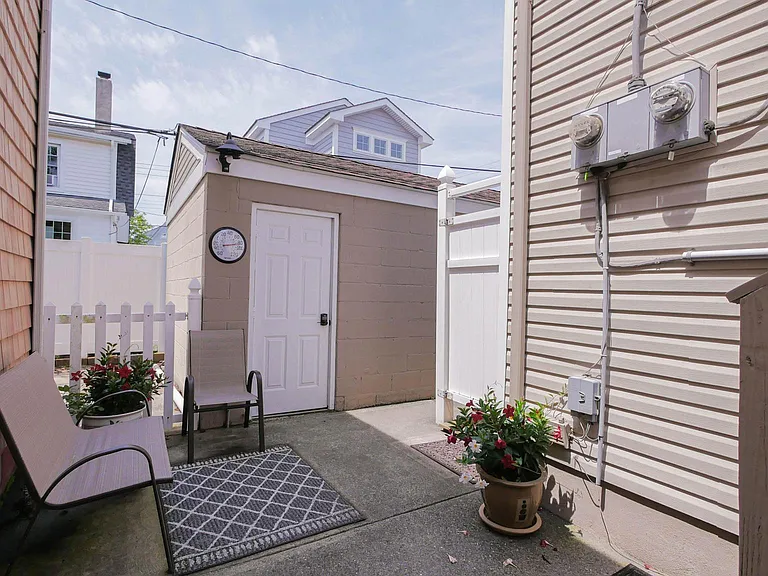 7000 Winchester Ave — Photo 39